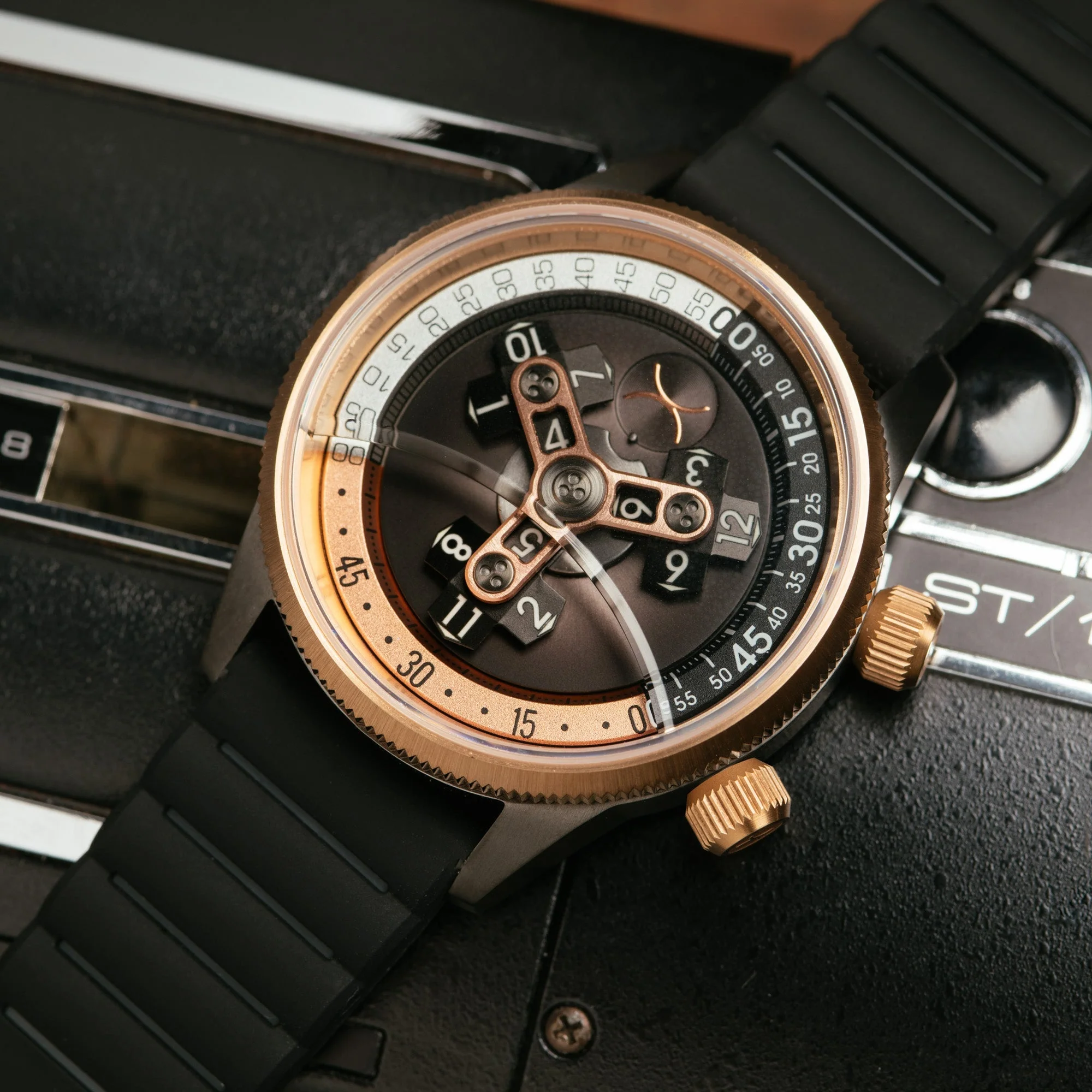 Xeric Vendetta II Automatic Wandering Hour Gunmetal Rose Gold - Image 5